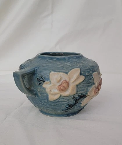 Vintage ROSEVILLE Art Pottery Blue Magnolia Double Handle Vase 446-4, 4.25"