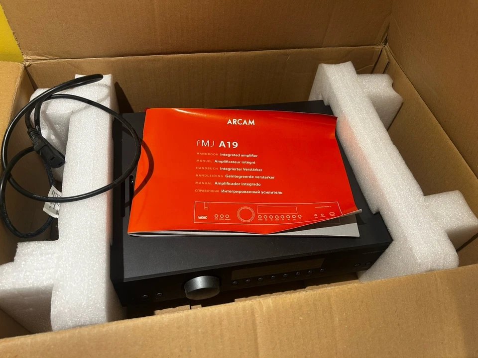Arcam FMJ A19 Integrated Amplifier with Remote, Power Cord, and Manuals - Image 4 of 4