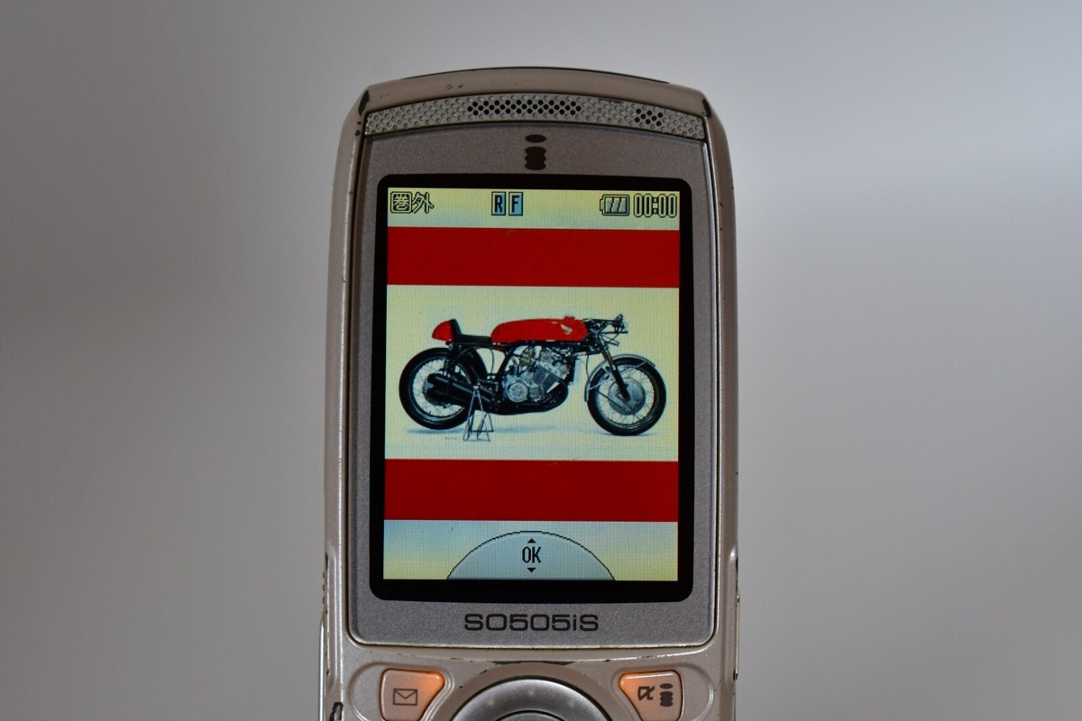 NTT docomo So505iS Japanese Flip phone Garakei Keitai Cell phone