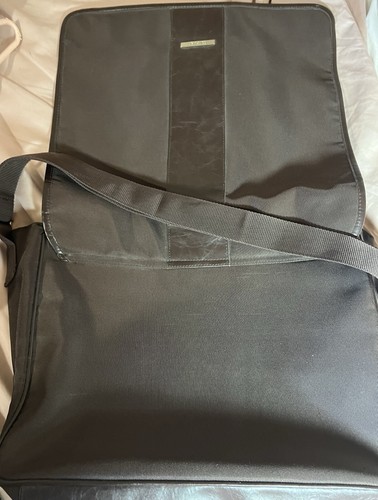 Calvin Klein Tan Messenger Laptop Bag Great Condition Brown Strap And Trim - Picture 5 of 5