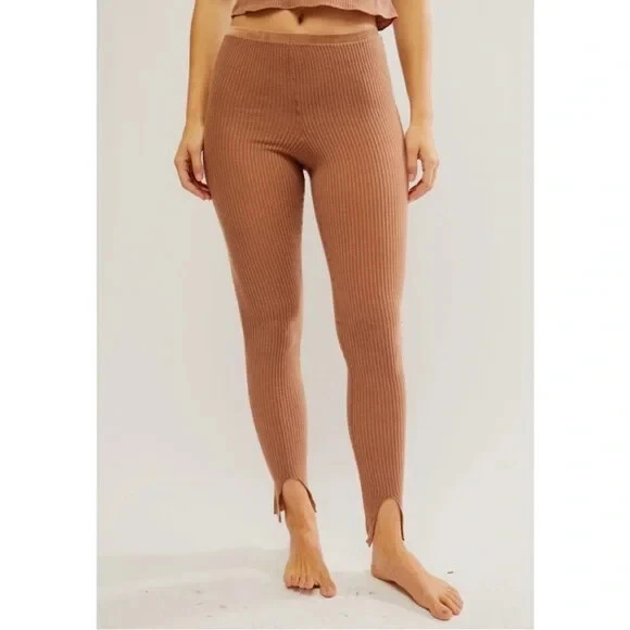 Leggings femininas Free People de malha com nervuras íntimas pequenas fenda de camelo tornozelo nova com etiquetas - Imagem 2 de 4