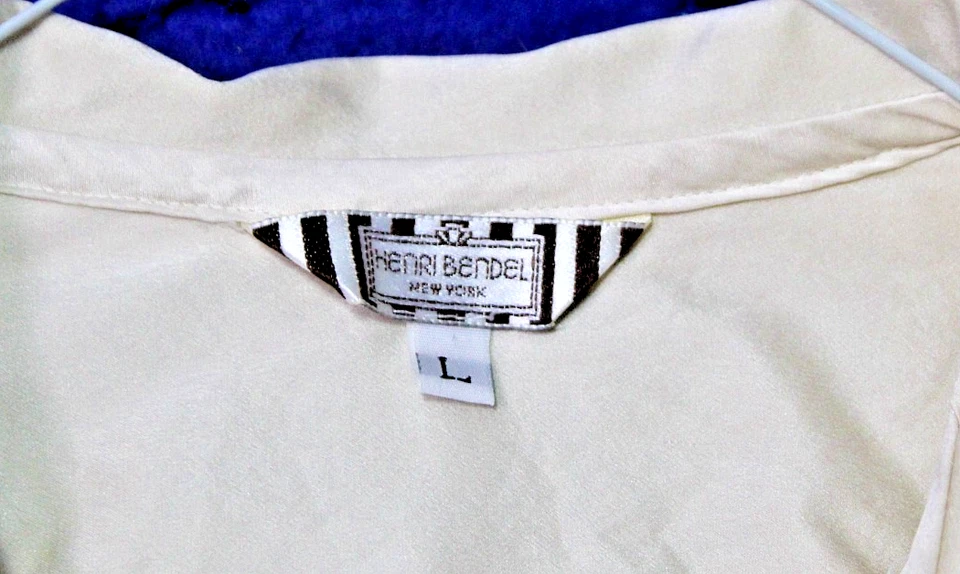 BLUSA DE SEDA VINTAGE ANOS 80 HENRI BENDEL feminina tamanho L marfim manga longa babado - Imagem 3 de 4