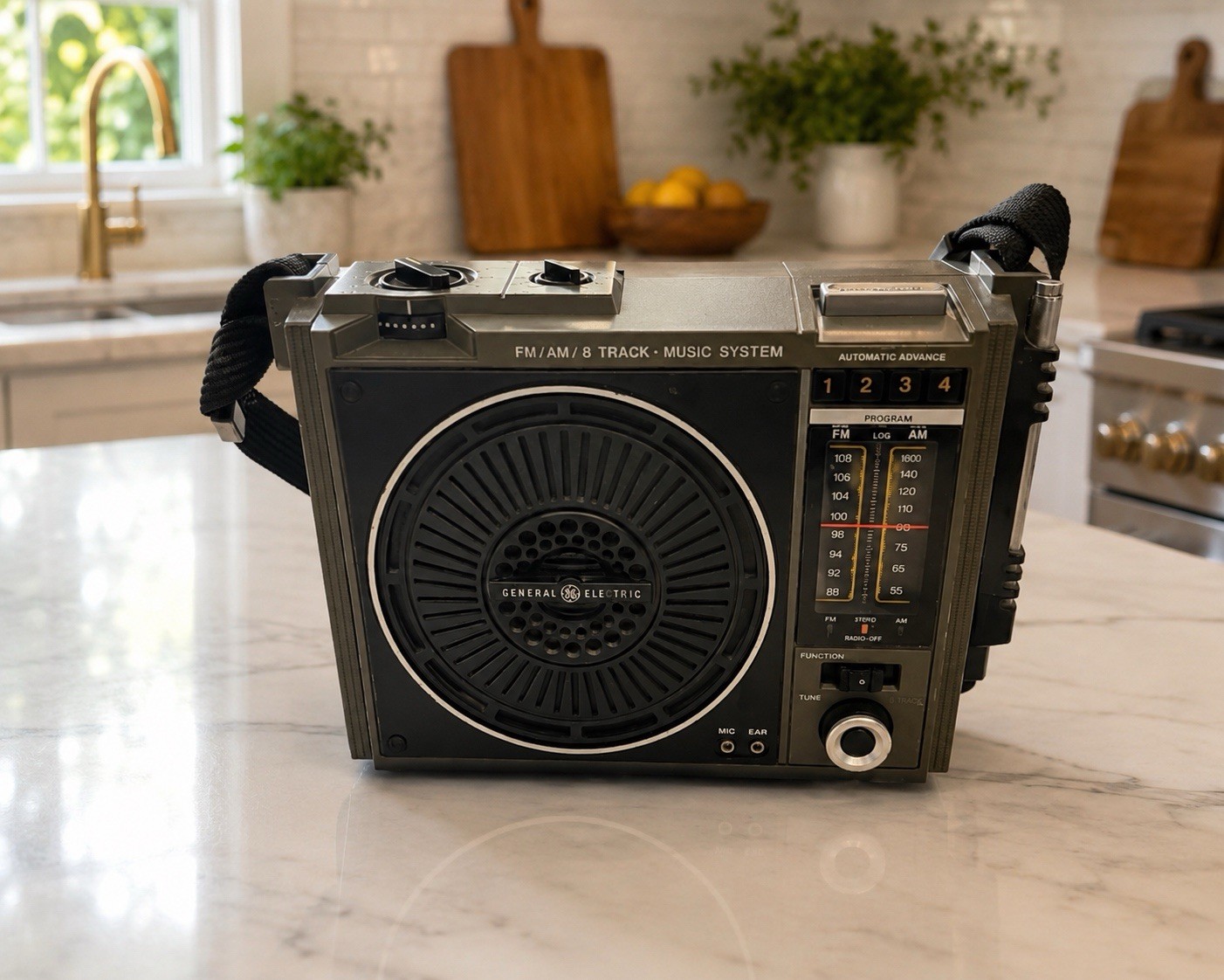 Vintage General Electric Loudmouth Portable 8 Track Player AM/FM Radio