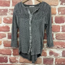 Solitaire Top Womens Medium Gray Boho Embroidered Distressed Slubbed Shirt