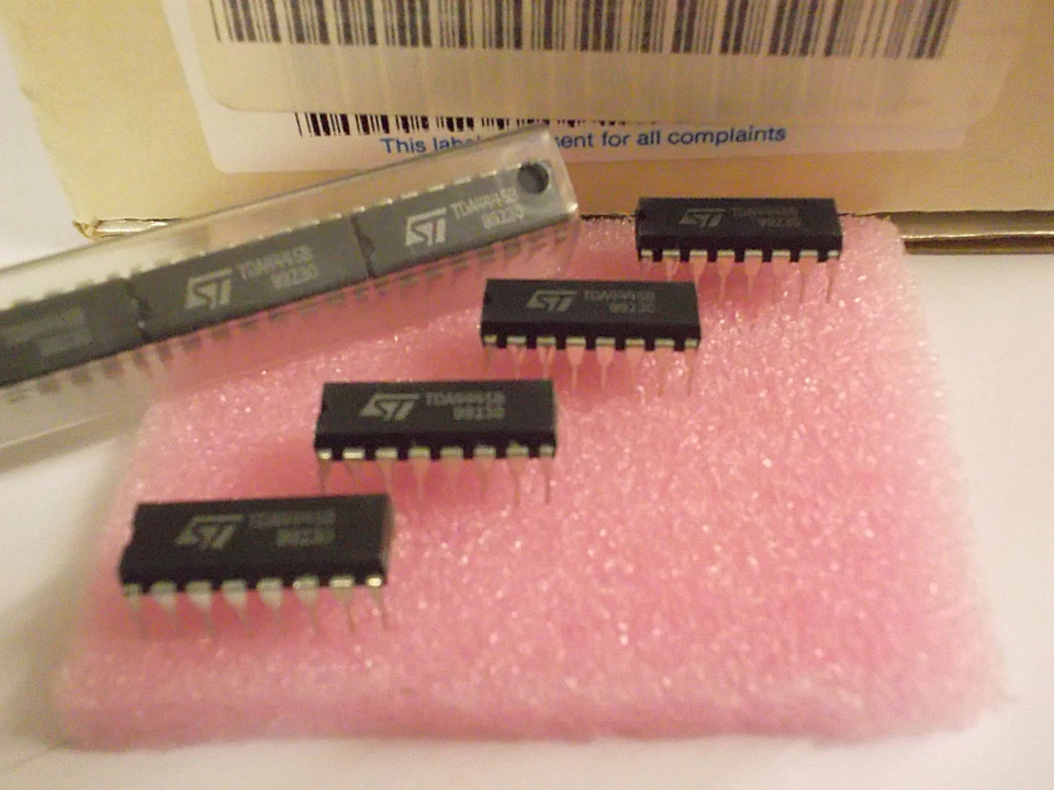 3 pieces TDA4445B SOUND IF AMPLIFIER = TDA4445A + AM DEMUDOLATOR NEW ~ - Image 2 of 4