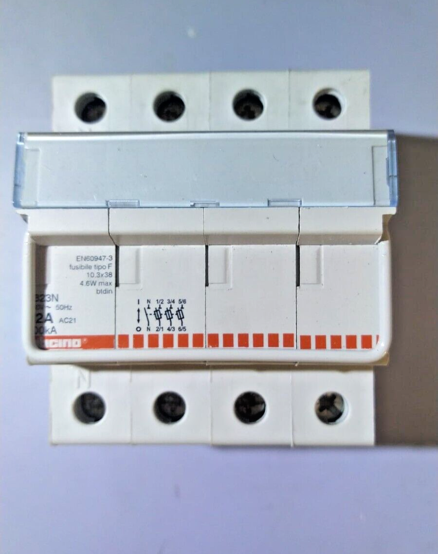 Bticino F323N Portafusibile sezionatore 3P+N - 32A - 500V 4 MODULI