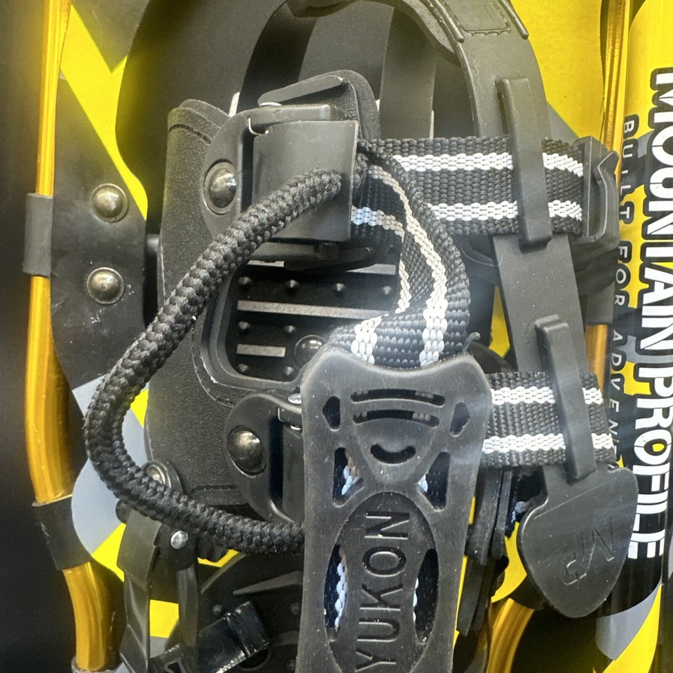 Snowshoes 8x21 mountain profile with walking sticks and carry bag {DD