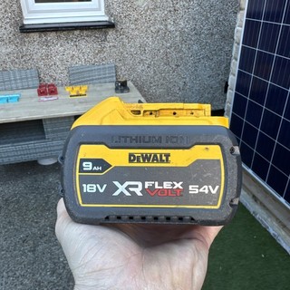 Dewalt 9ah flexvolt battery DCB547 18v/54v Flexvolt XR 9.0Ah good condition