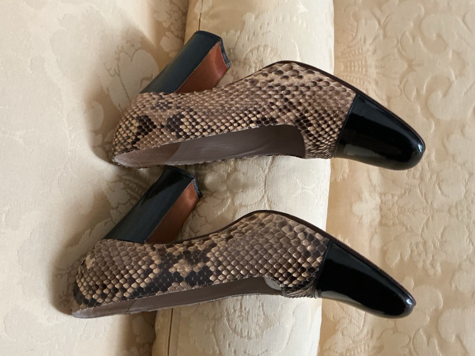 Authentic “CHANEL” Pumps 37 Python snake Patent  … - image 4