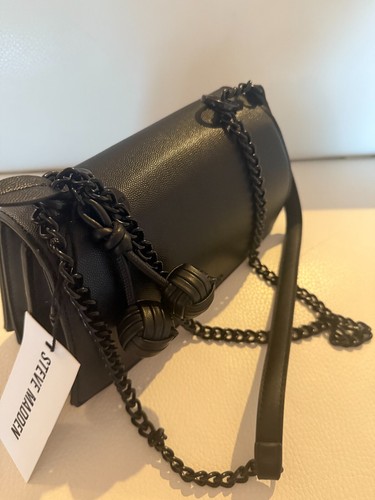 NUEVO CON ETIQUETAS BOLSO BANDOLERA STEVE MADDEN BJONNA NEGRO CON LLAVERO CEREZAS NEGRAS - Imagen 4 de 6
