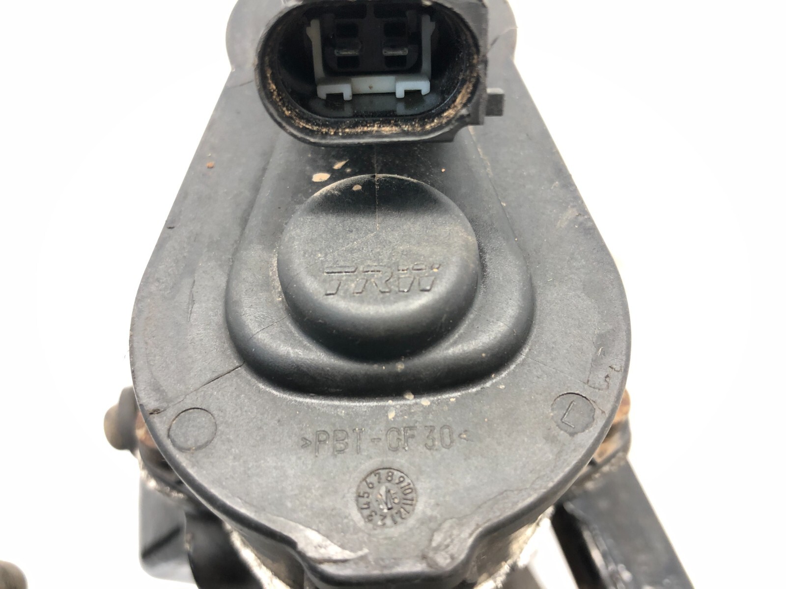 2014-2018 BENTLEY FLYING SPUR AWD LEFT DRIVER REAR BRAKE CALIPER W/ PADS OEM.
