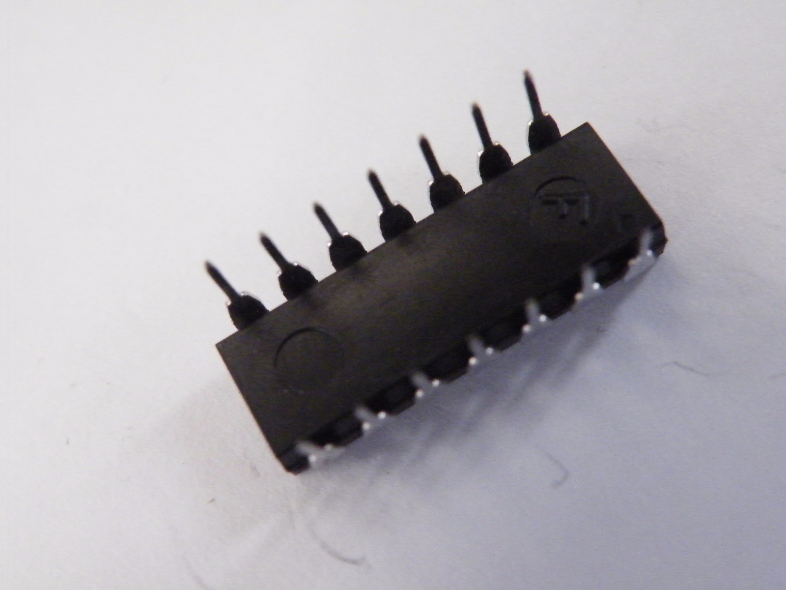 LM381 LM381AN Dual Low Noise Pre-Amp Vcc 9-40Vdc 14 DIL ET10 | eBay