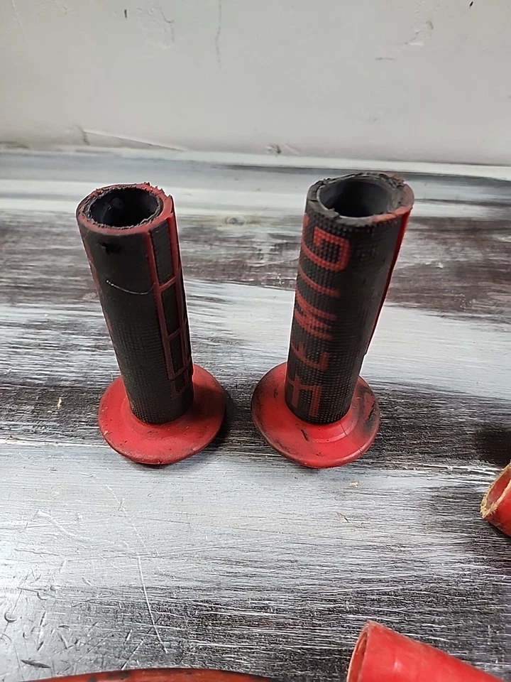 Kit de manguera de radiador de silicona para motocicleta roja YZ250 con empuñaduras de bloqueo Emig Foto 3 de 4