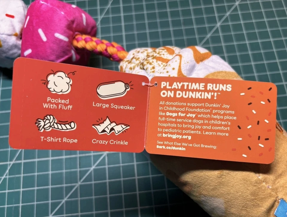 NUEVO - BarkBox x Dunkin' Donuts Signature Latte Edición Limitada 2024 Juguete para Perros Nuevo con Etiquetas Foto 3 de 4