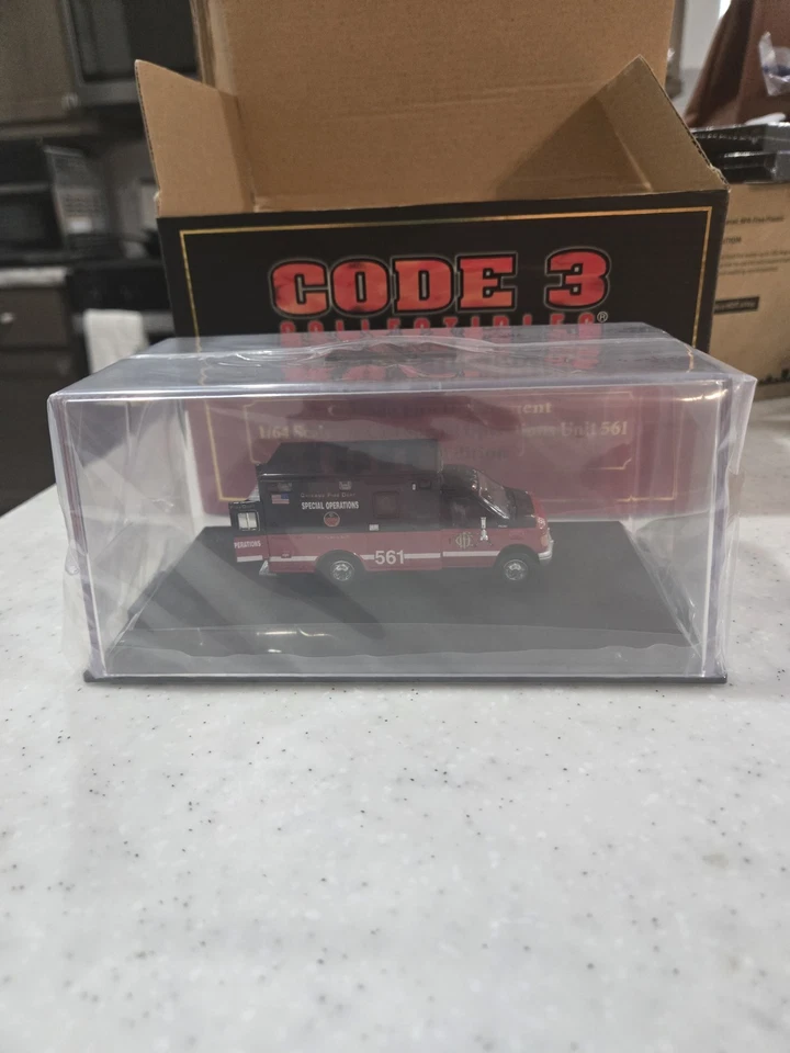 Code 3 Chicago FD Ford E350 Special Operations Unit 561 1 64 #12062 - Image 3 of 4