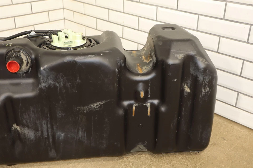 2011-2016 Chevy Silverado 2500HD Duramax OEM 36 Gallon Fuel Tank/Pump Foto 4 de 4