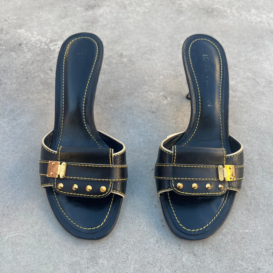 Louis Vuitton | Auténticas mulas de aguja con hebilla de herrajes dorados de cuero negro vintage (37) Foto 2 de 4