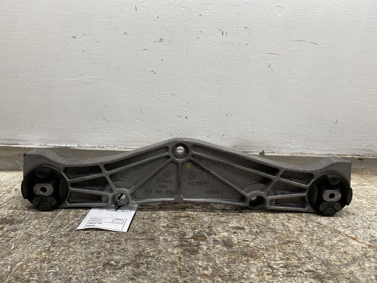 2013-2018 BENTLEY FLYING SPUR AWD 4.0L CARRIER SUPPORT MOUNT BRACKET 3W0199205A