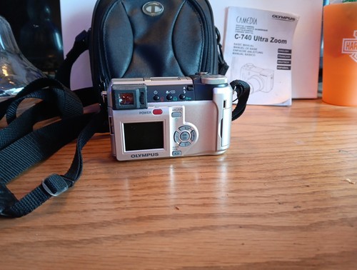 Olympus C-740 Ultra Zoom 3.2MP Digital Camera With Neck Strap & Case Works Great - Picture 3 of 7