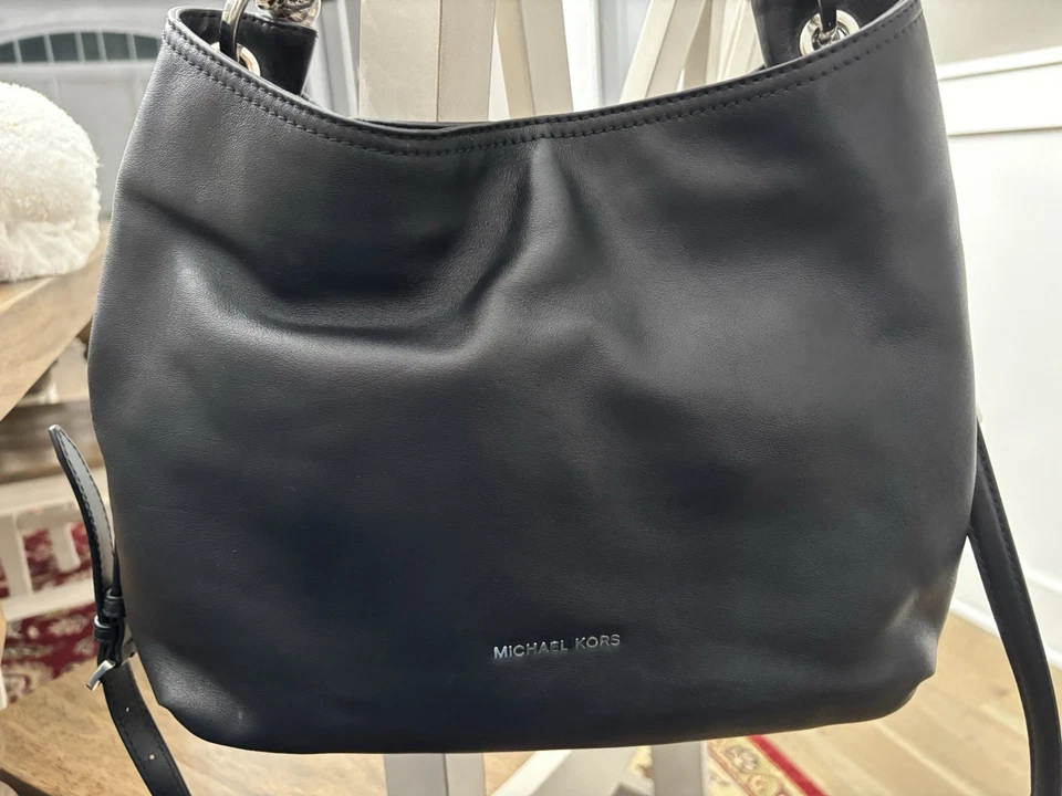 Bolso de Hombro Convertible Grande Michael Kors Isabel Nuevo con Etiquetas en Cuero Liso Negro  Foto 3 de 4