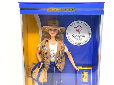 1999 Mattel Sidney 2000 Olympic Pin Collector Barbie #25644 New