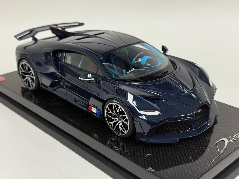 1/18 MR Collection Bugatti Divo in Glossy Blue Carbon  on  Carbon base BUG09SE2 - Image 4 of 4
