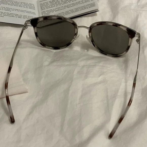 Gafas de sol Michael Kors Adriana 1 - Leopardo/Plateado. Buen estado Foto 3 de 4