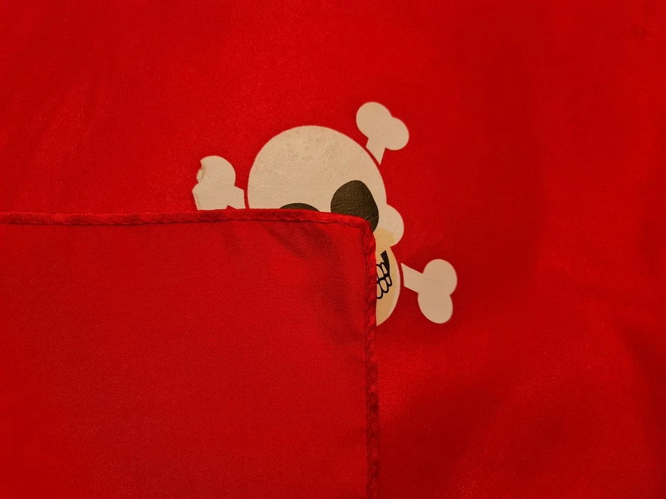 BUFANDA VINTAGE AUTÉNTICA CALAVERA ROJA MACIZA LOGO SATINADO 17" BOLSILLO CUADRADO PEQUEÑO Foto 3 de 3