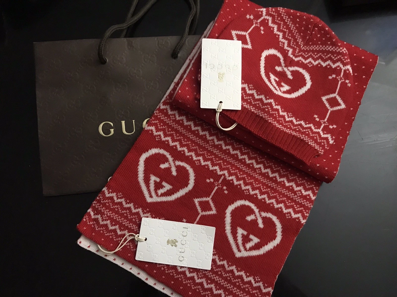 Ensemble chapeau et foulard Gucci pour enfants 100 % tricot souple laine rouge et blanc cœur logo GG