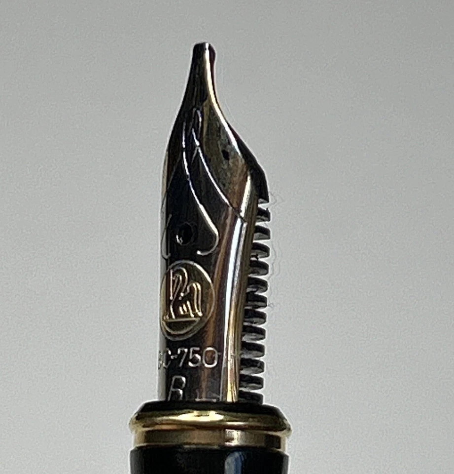Pelikan New Classic P380 Fountain Pen & Rollerball Gold Plated Body & Medium Nib - Image 4 of 4