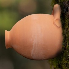 Gliniana budka lęgowa, brązowa, forma dzbanka, pomoc w gniazdowaniu ptaków