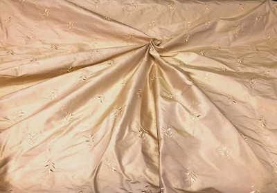 BESTICKTER STOFF AUS REINER SEIDE DREAMS LILY 54 ZOLL W ''SOFT GOLD'' MAL HALBER METER
