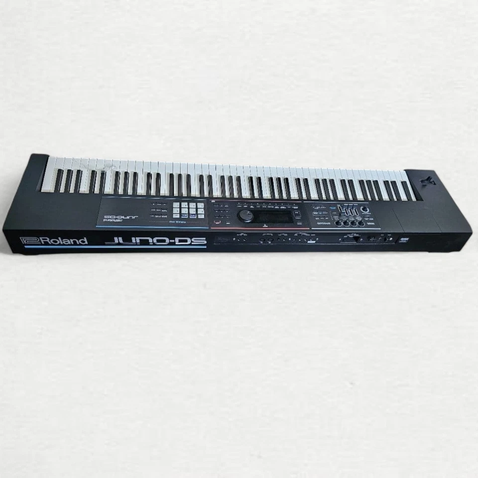 Roland JUNO-DS 88 88-key Synthesizer w/ gig bag AftertouchDisplay ScreenFlash - Image 4 of 4