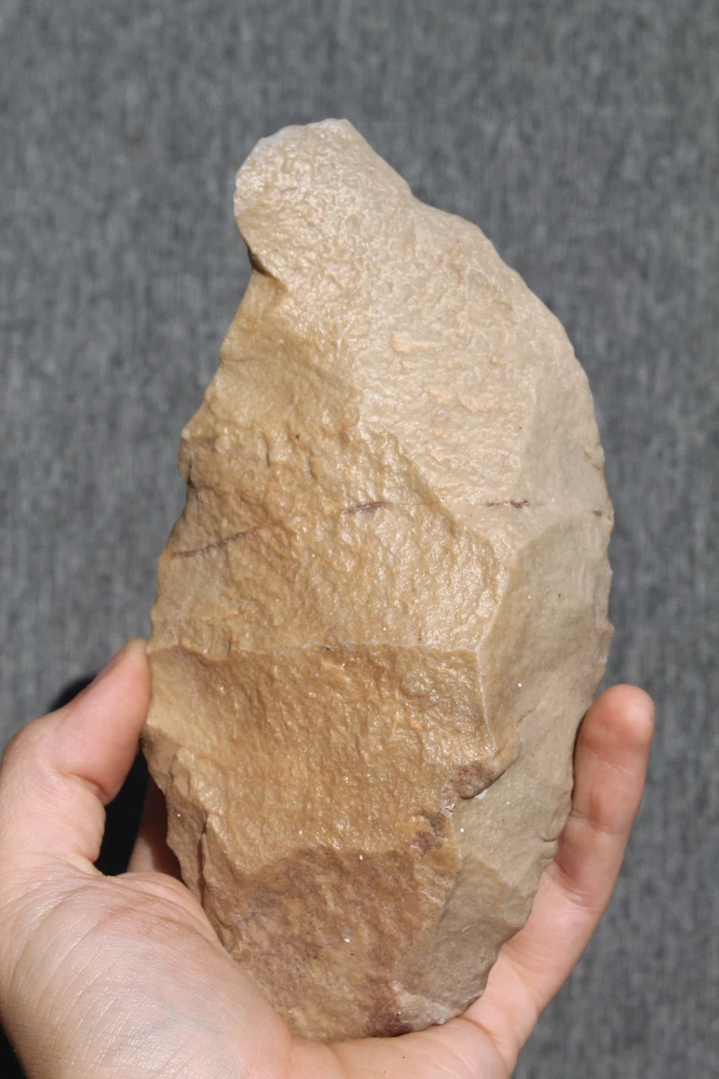 File:Biface Acheuléen Musée d'Archéologie Nationale 01042018 1.jpg - Wikimedia C