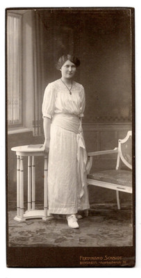 Photograph Young Lady in White Dress, Ferdinand Schmidt, Bensheim 1910 (110)