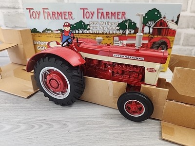 ERTL 1:16 Toy Farmer International 660 Diecast Tractor 1999 N.F.T.S. 16020A