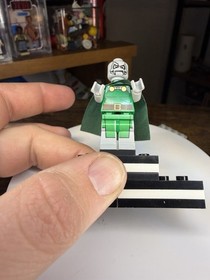 LEGO Dr. Doom Minifigure Sh0052 Marvel Superheroes 76005 Daily Bugle Showdown