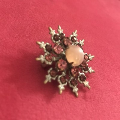 Deep Silver Vintage Round Jelly Belly Center Pin w/ Fleur de Lis, Pink & Purple