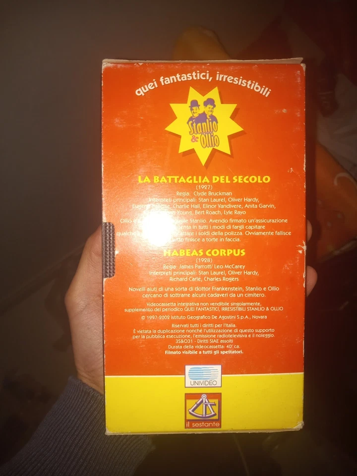 VHS Stanlio e Ollio - La battaglia del secolo / Habeas corpus - Immagine 2 di 3