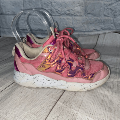 Girls fashion sneakers sz 2 pink w/metallic accents & speckled outsoles