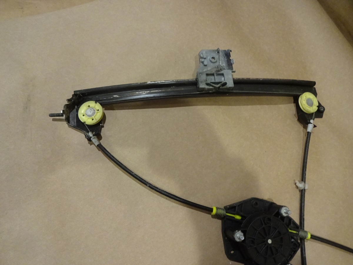 Ferrari California - LH Front Door Window Regulator - P/N 69875400 