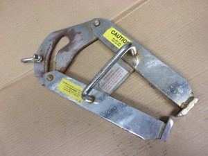 T&S Truck Unloading Pallet Hook Puller Mover Gripper Cam Scissor Action Grip