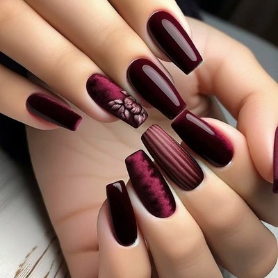 French False Nail with Floral and Stripe Designs Acrylic Press On Nail for Women