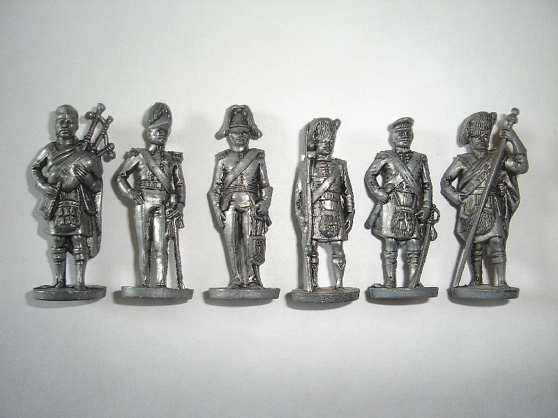 METAL FIGURINES SET - SCOTS SCOTSMEN SILVER VINTAGE - KINDER SURPRISE MINIATURES
