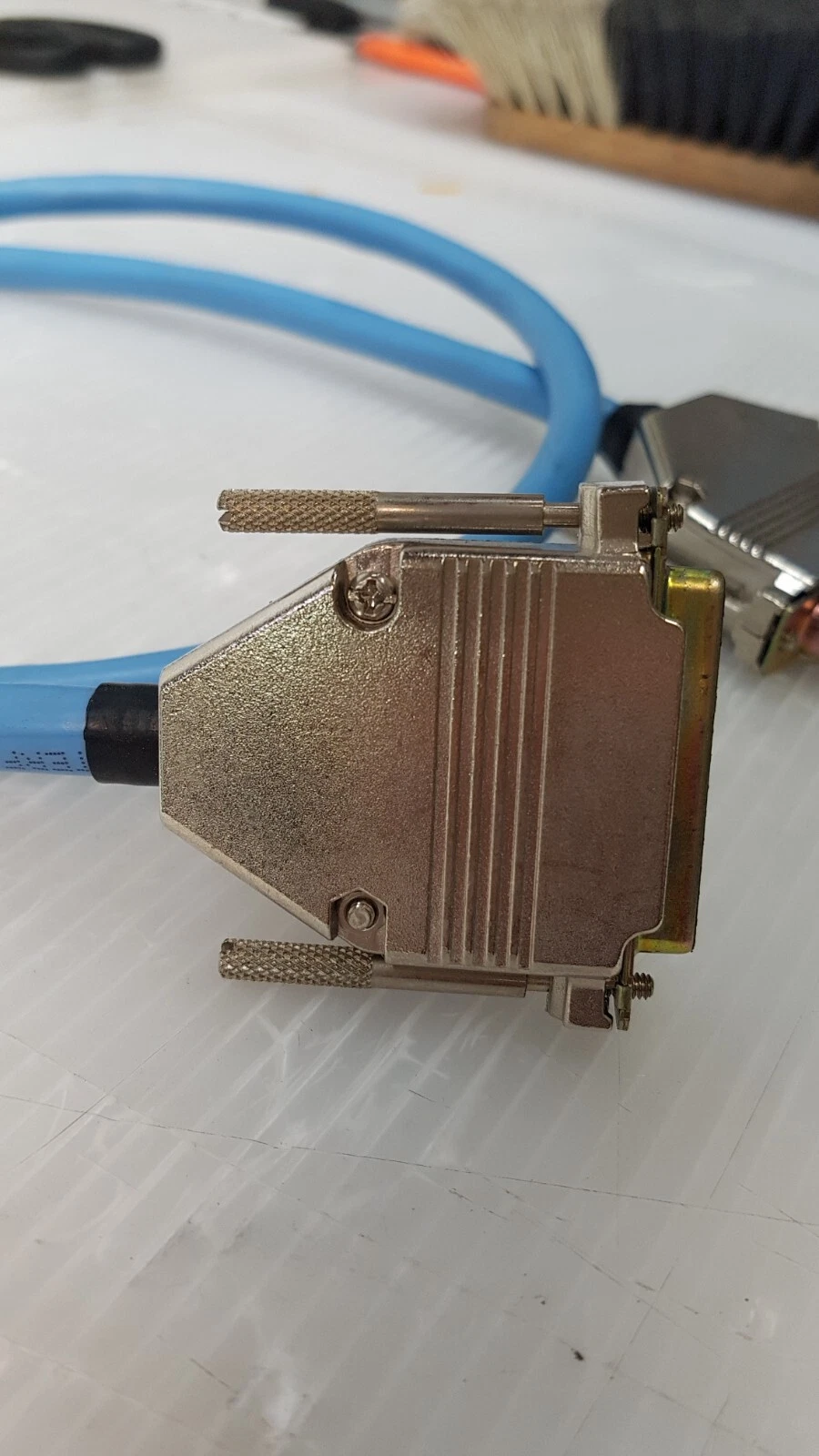 Side view of the D-sub connector hood on the S2000 cable
