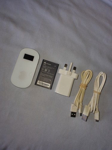 Huawei E586 Wireless Modem Mobile Wi-Fi Hotspot Router - WHITE. - Afbeelding 3 van 10