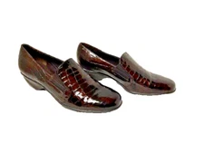 Walking Cradles Womens size 8.5  brown Leather slip-on Shoes Croc Embossed