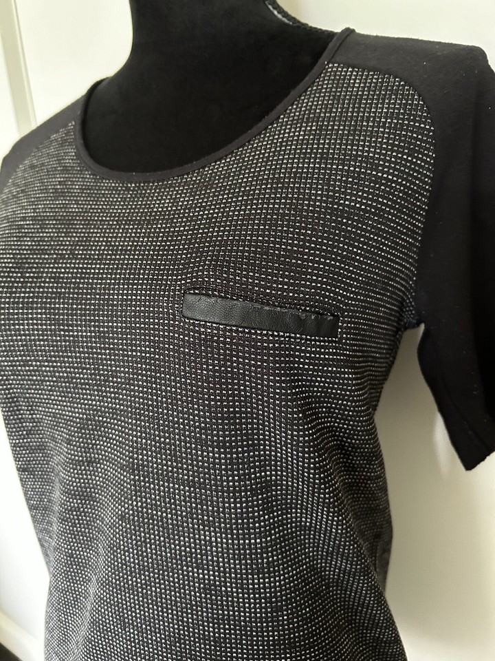 COUNTRY ROAD Spotted Striped  Textured Top Tee Blended Fabric - SIZE XS (007)