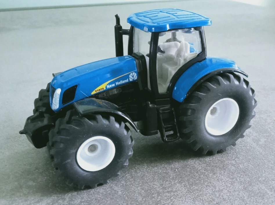 Siku 1:50- Trattore New Holland 7070 - Immagine 2 di 4
