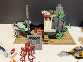 LEGO City Deep Sea Exploration Vessel 60095 Complete  with Minifigs
